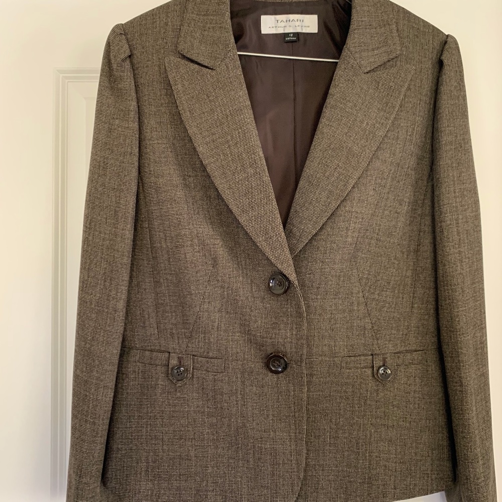 Nearly new Tahari Skirt Suit